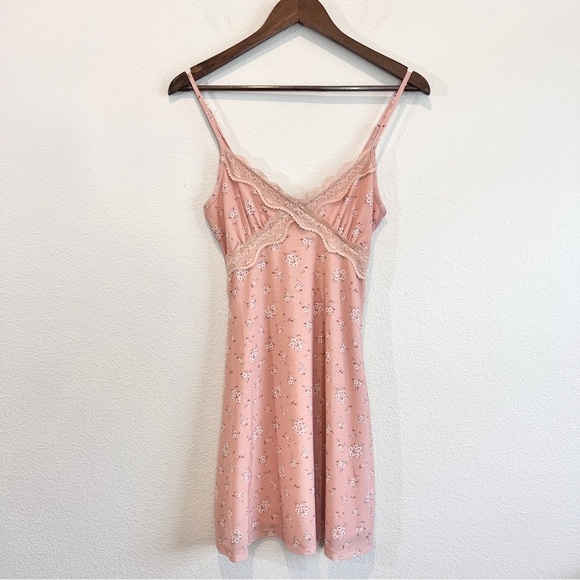 Forever 21 Dresses & Skirts - Forever 21 Floral Lace Trim Cami Slip Dress Pink Mini S Coquette Feminine